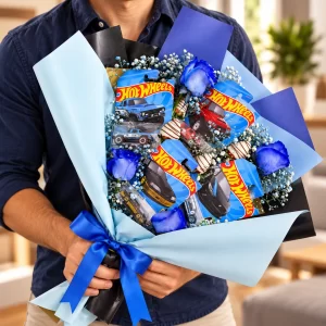 Ramo Hot Wheels con cuatro rosas azules, cuatro carritos y fresas con chocolate