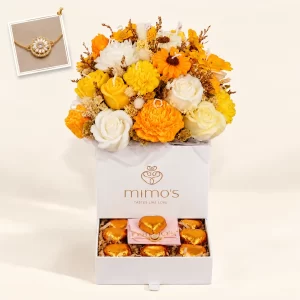 Box con velas aromáticas en forma de flores, chocolates y pulsera con dije de girasol