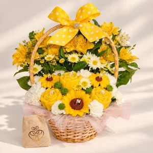 Canasta floral amarilla y blanca con velas en forma de flores y pulsera de girasol