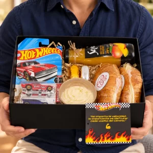Desayuno para hombre Breakfast Boy con Hot Wheels, croissants, néctar y dulces